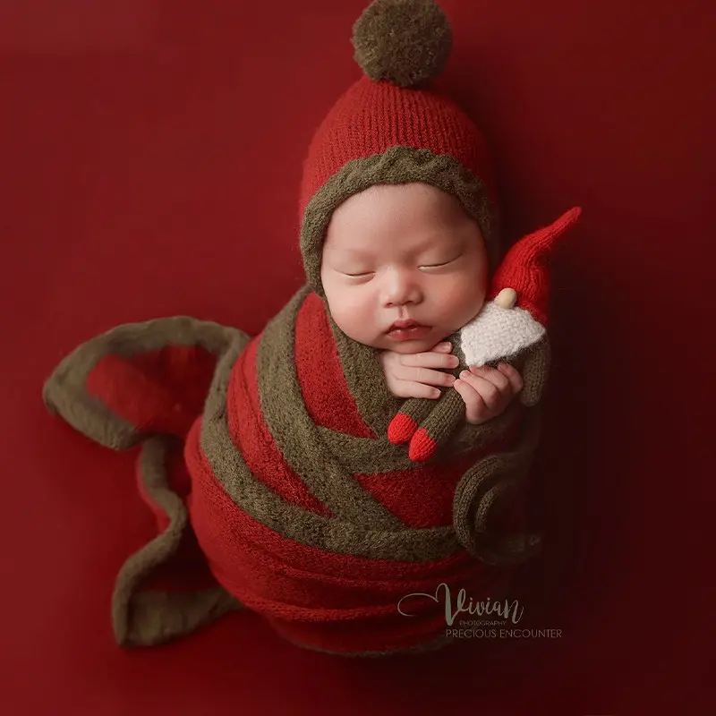 Red Knitted Christmas Theme Set - Newborn Photography Props - Image 2
